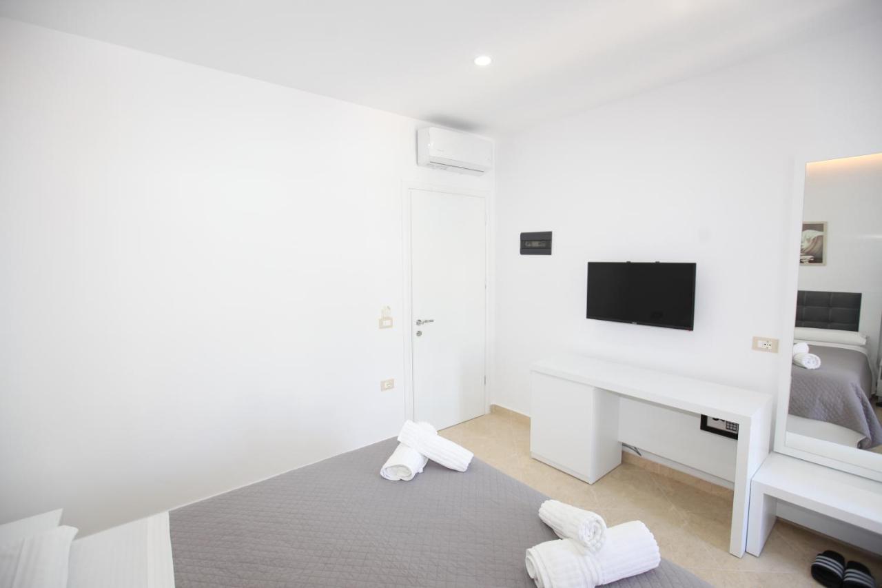 Nika Hotel Sarande Ngoại thất bức ảnh