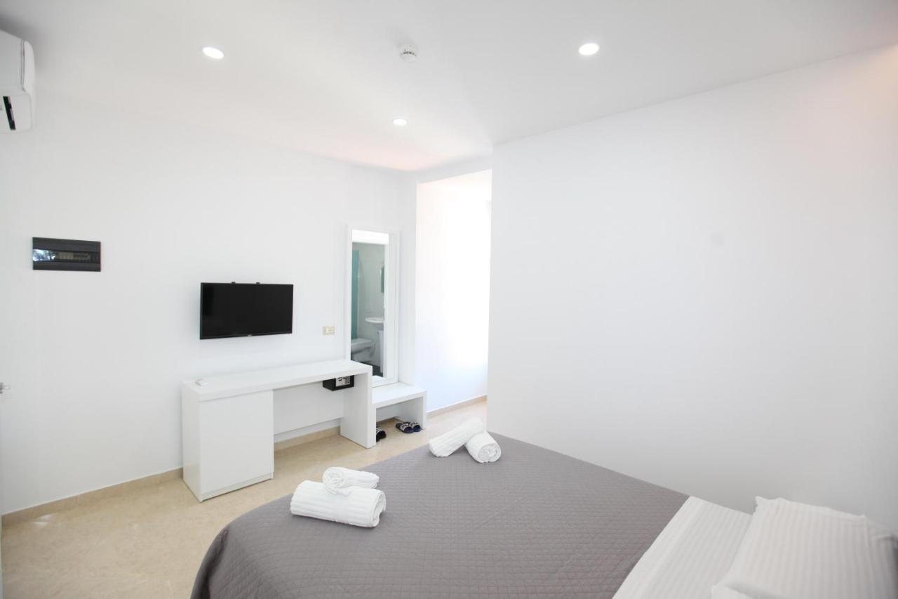 Nika Hotel Sarande Ngoại thất bức ảnh