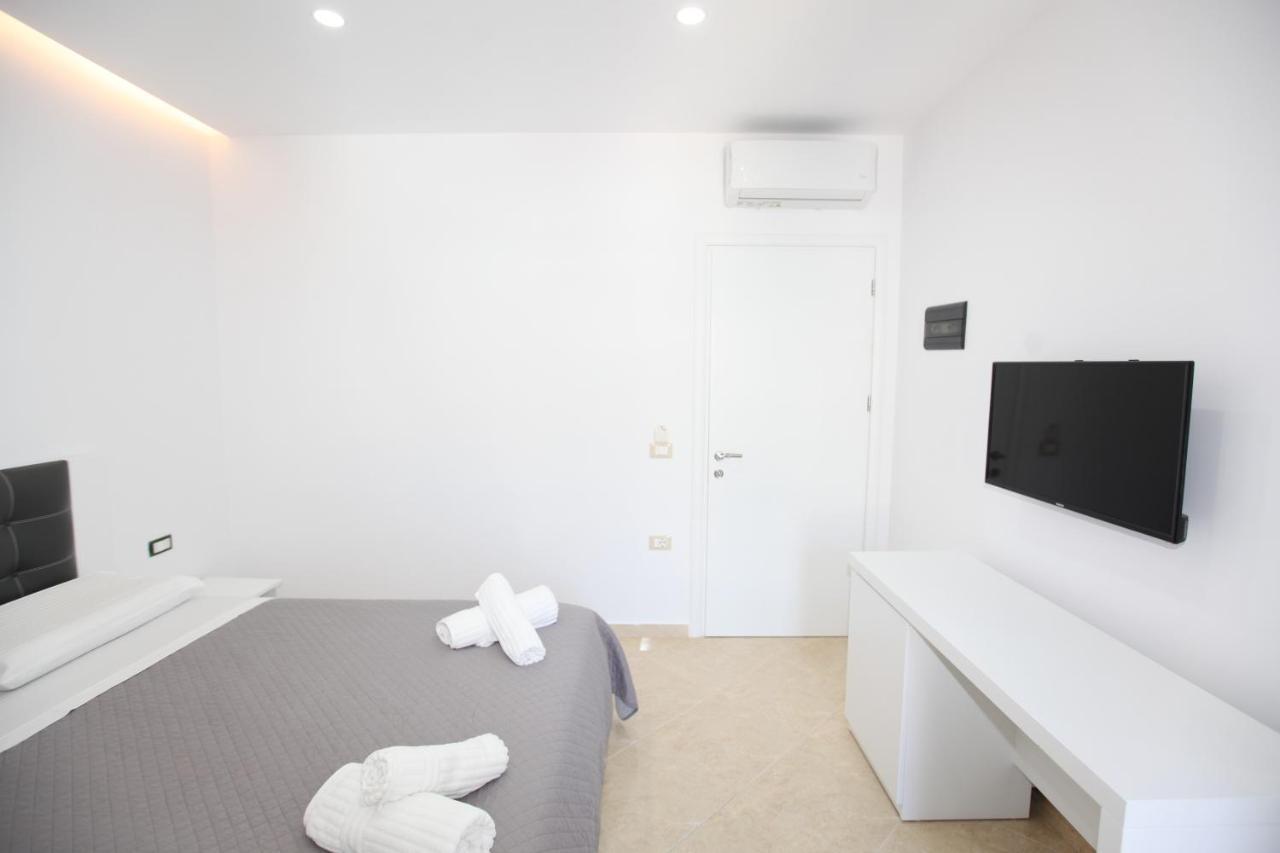 Nika Hotel Sarande Ngoại thất bức ảnh