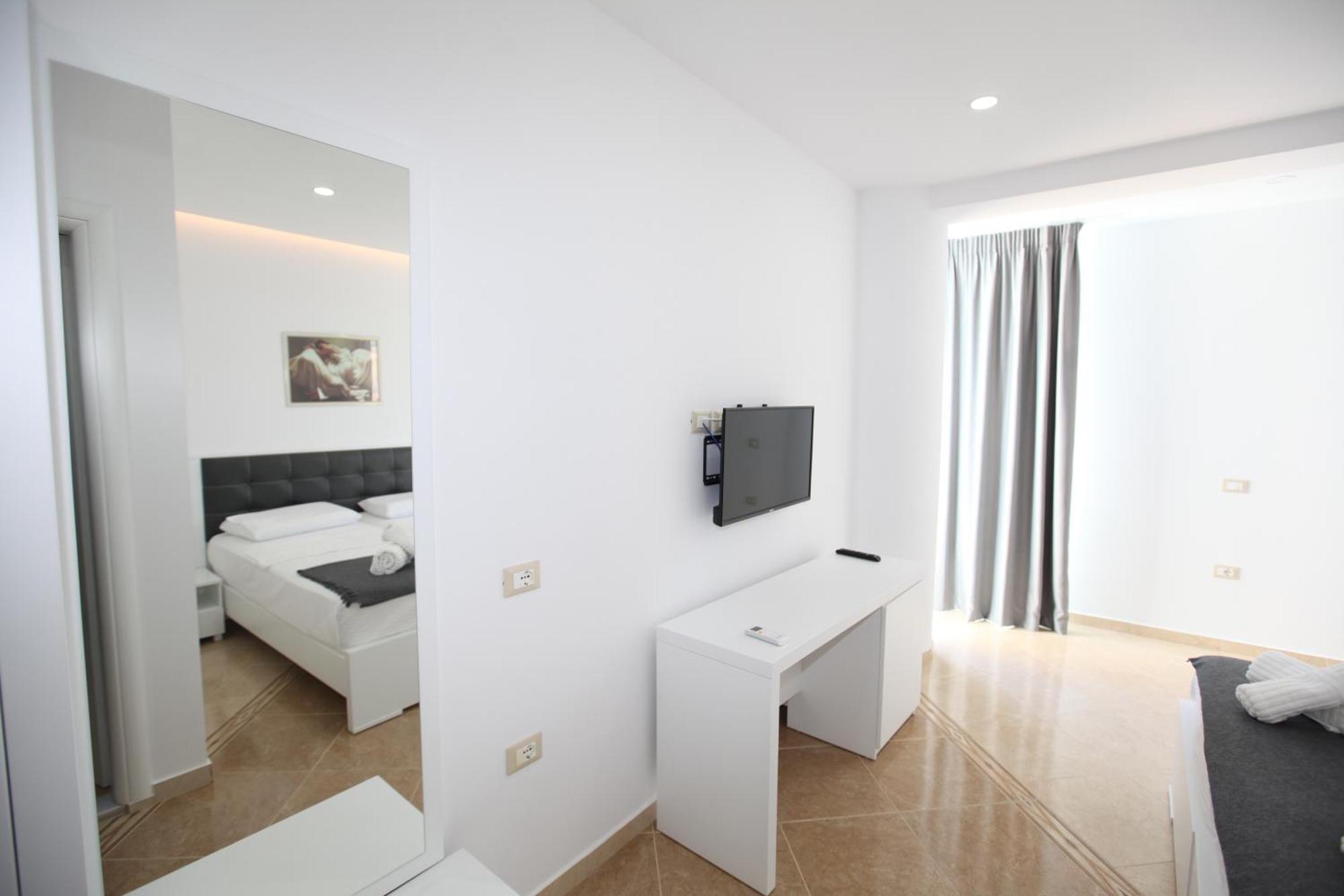 Nika Hotel Sarande Ngoại thất bức ảnh