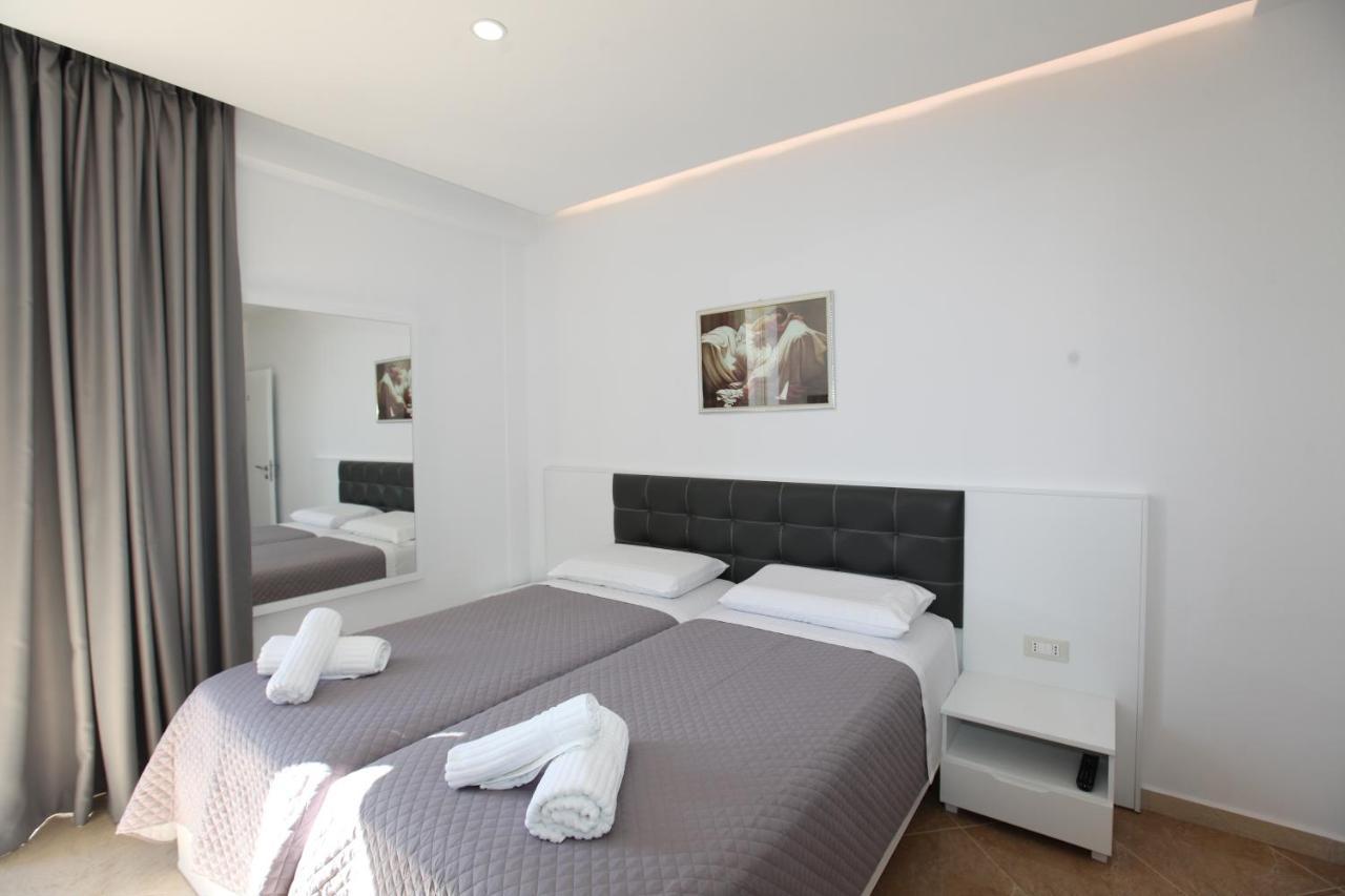 Nika Hotel Sarande Ngoại thất bức ảnh