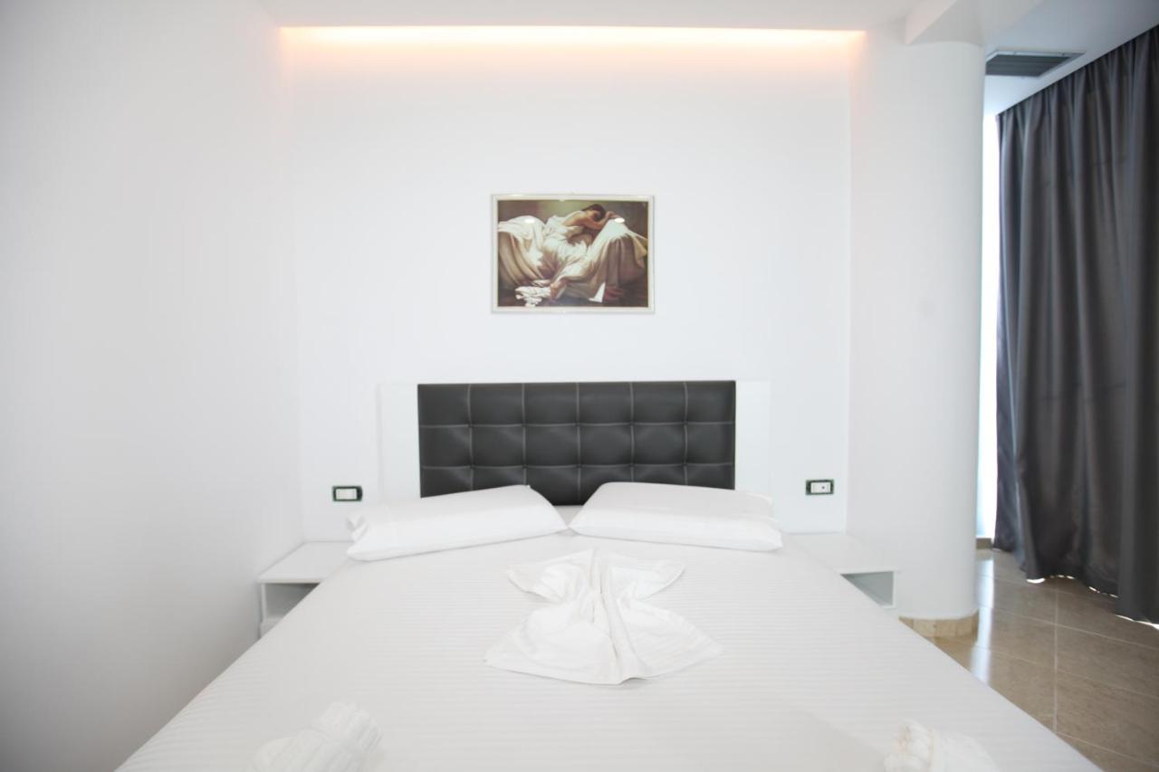 Nika Hotel Sarande Ngoại thất bức ảnh