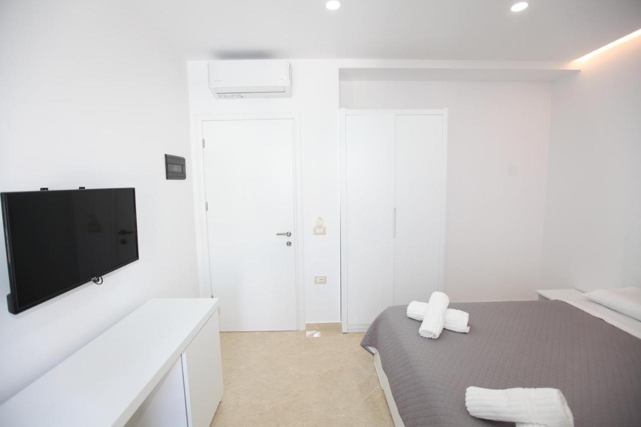 Nika Hotel Sarande Ngoại thất bức ảnh
