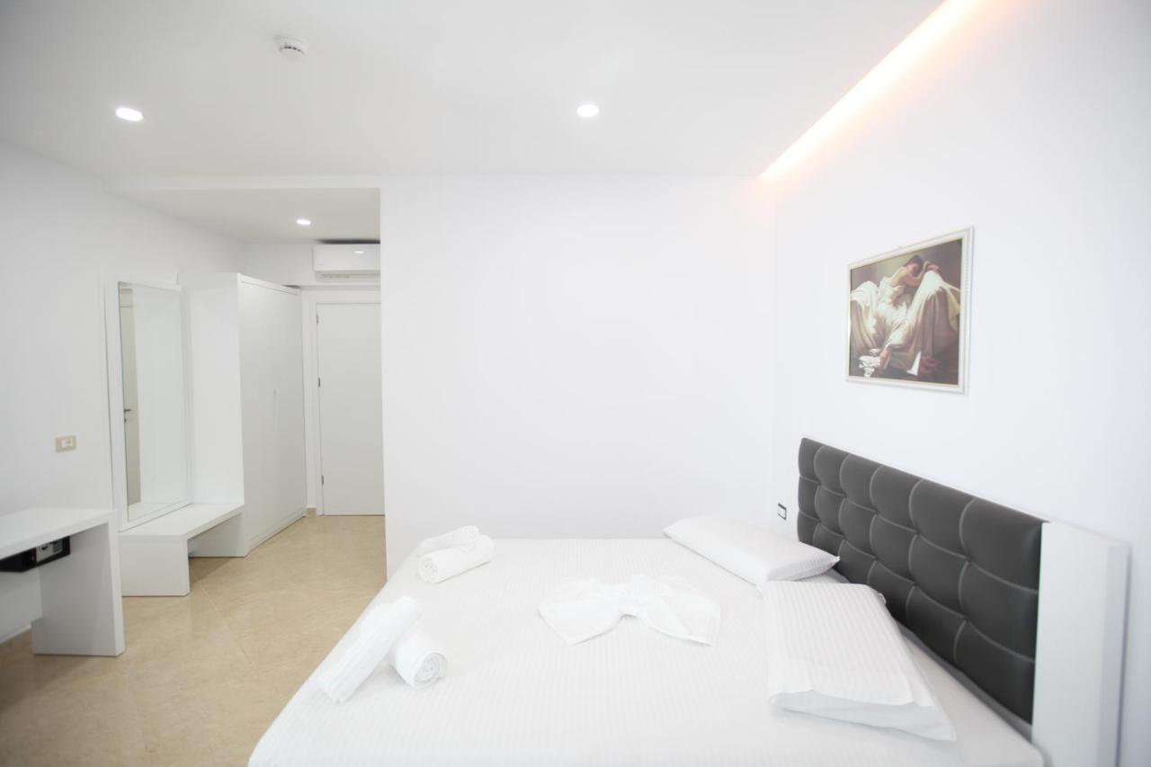Nika Hotel Sarande Ngoại thất bức ảnh