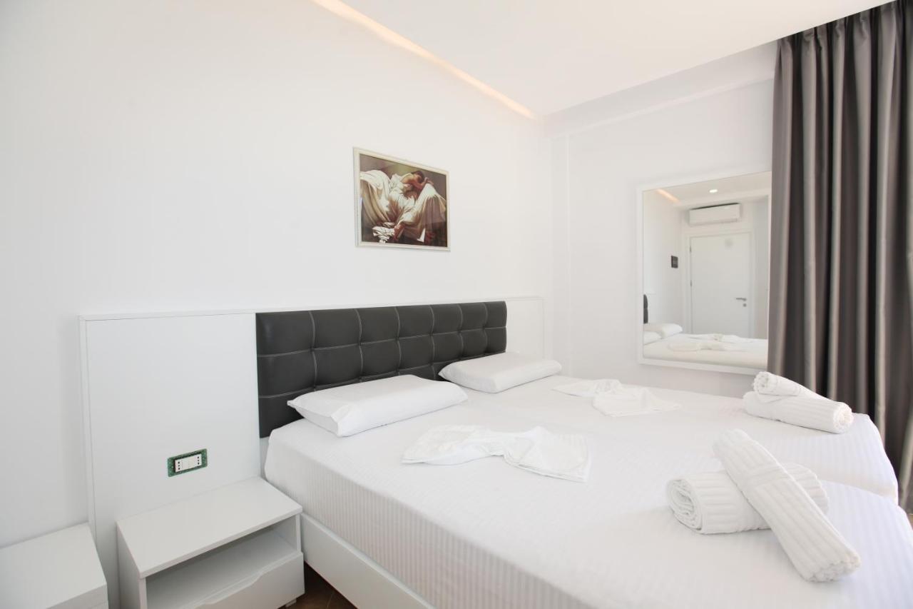 Nika Hotel Sarande Ngoại thất bức ảnh