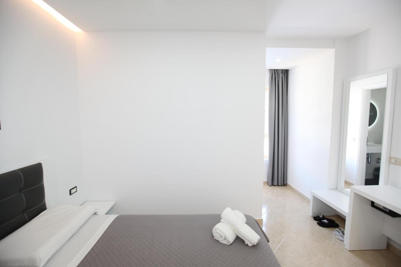 Nika Hotel Sarande Ngoại thất bức ảnh